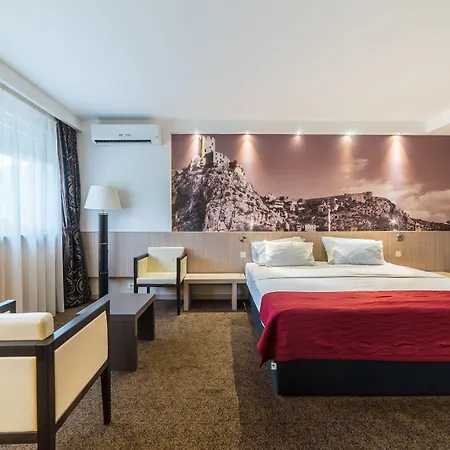 City Hotel Mostar מלון 4*