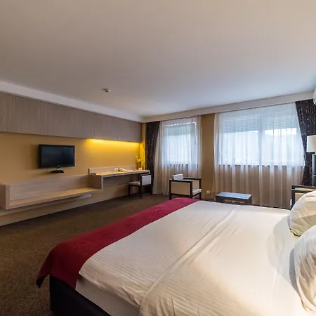 City Hotel Mostar מלון 4*