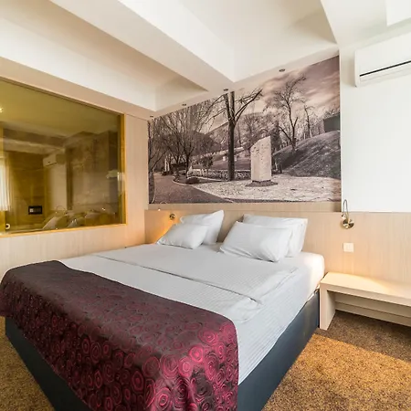 City Hotel Mostar מלון 4*