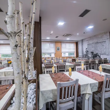 City Hotel Mostar מלון 4*