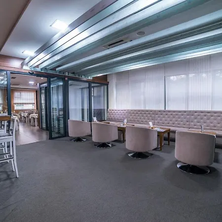 City Hotel Mostar 4* מוסטר