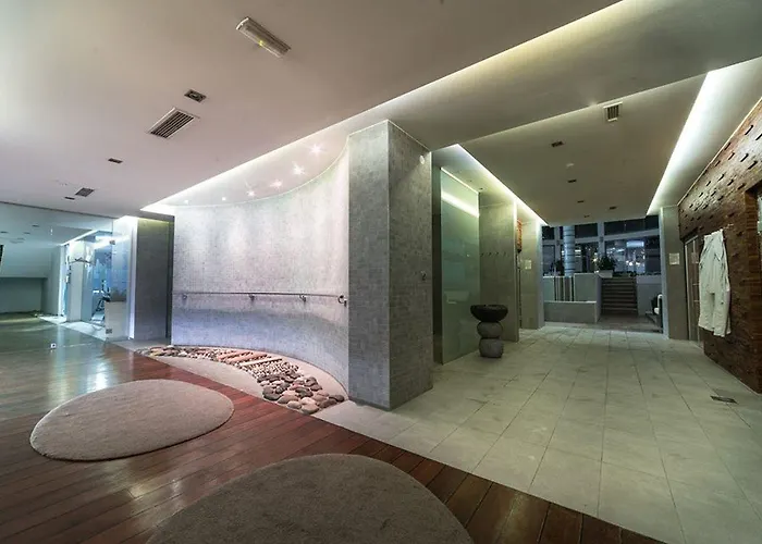 City Hotel Mostar 4*